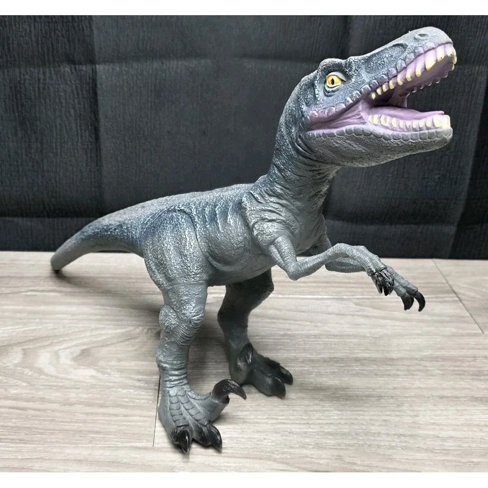 2014 Velociraptor Raptor Dinosaur Prehistoric Realistic Retired Figure